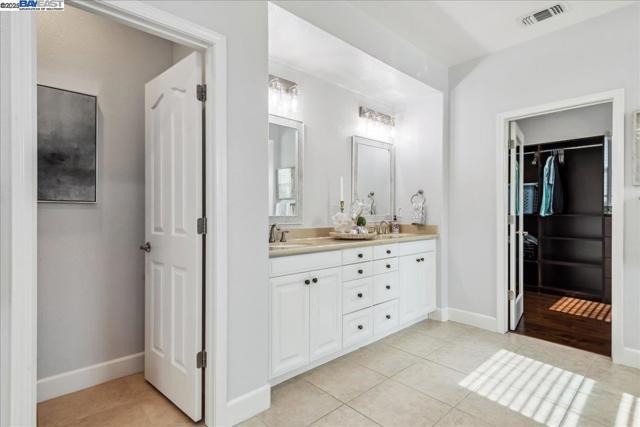 4875 Thorndike Ln, Dublin CA: https://media.crmls.org/mediaz/8e240328-8bd5-44a0-bcfd-2089cc0fcc10.jpg