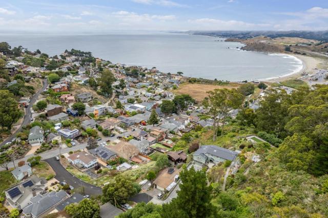 417 Athenian Way, Pacifica CA: https://media.crmls.org/mediaz/8e2495e2-24ed-4050-8956-61b1d7475115.jpg