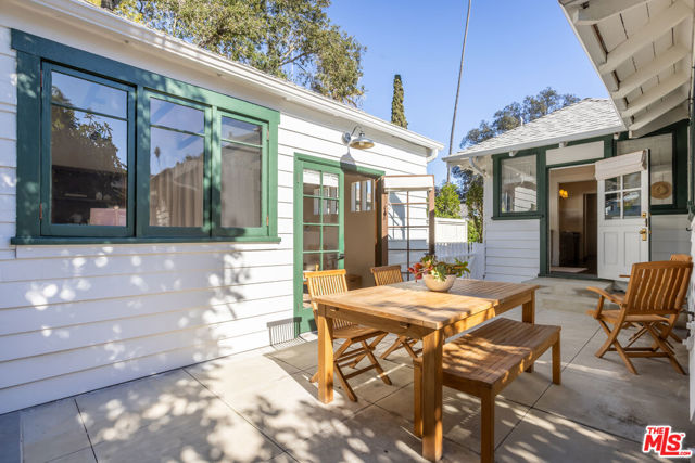 601 S Hudson Avenue, Pasadena CA: https://media.crmls.org/mediaz/8e24f7ae-e07f-4d44-a6ba-65f459140865.jpg