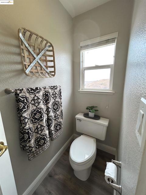 8040 Kelok Way, Clayton CA: https://media.crmls.org/mediaz/8e250d2e-df04-4aaa-b3cf-5e9197846a29.jpg