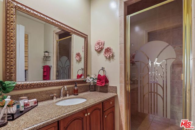 156 S Clark Drive, Beverly Hills CA: https://media.crmls.org/mediaz/8e2578bb-778f-4c7b-bcd7-1148abdfdac0.jpg