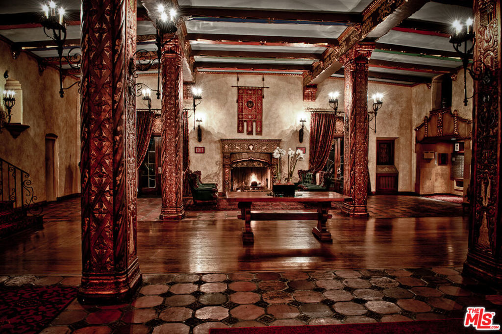 https://media.crmls.org/mediaz/8e25ca0a-4f62-4b9e-a6ee-37dc7874dd35.jpg?preset=X-Large