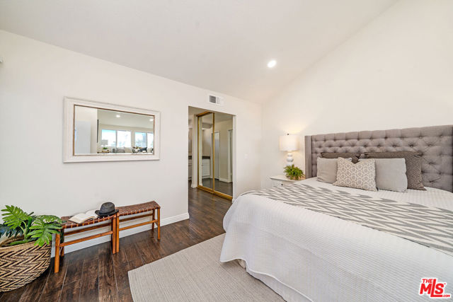 2366 Applewood Circle, Fullerton CA: https://media.crmls.org/mediaz/8e25cba6-7898-426c-9cbd-9e9d5bc724cf.jpg