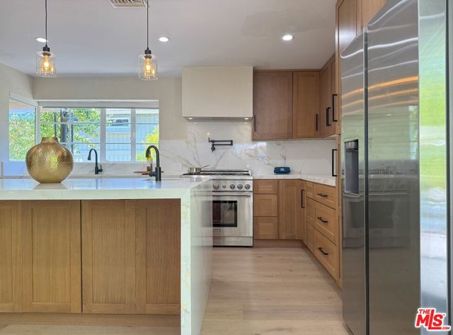 4108 Valley Vista Court, Sherman Oaks CA: https://media.crmls.org/mediaz/8e269ead-87bf-4d4e-90ef-058d1e1bf76b.jpg