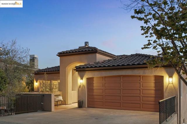 911 Aquarius Way, Oakland CA: https://media.crmls.org/mediaz/8e26b060-7685-4838-9c1c-b623ae16c48b.jpg