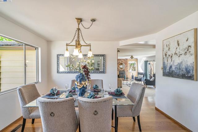 801 E Angela St, Pleasanton CA: https://media.crmls.org/mediaz/8e27441e-677c-4aad-81dd-4c6f64a2fc45.jpg