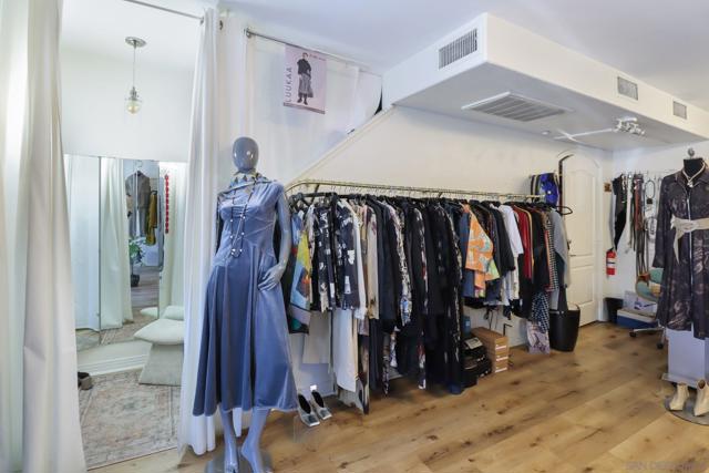 1501 India St, San Diego CA: https://media.crmls.org/mediaz/8e2752aa-70ce-46dd-9a0b-5a8daacdc1d1.jpg