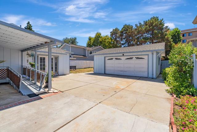 130 Cypress Street, Redwood City CA: https://media.crmls.org/mediaz/8e27a218-aae2-4e6b-8241-7d2a2b51b2ec.jpg