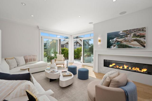 Detail Gallery Image 3 of 13 For 2211 Ocean Front, Del Mar,  CA 92014 - 4 Beds | 4/1 Baths