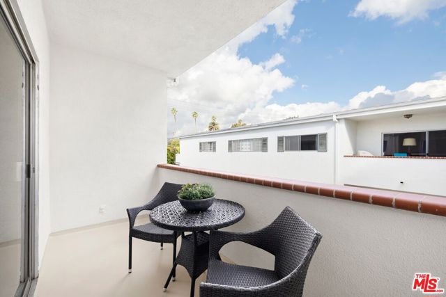 521 Montana Avenue, 305 photo 2