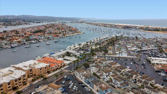 700 Lido Park Dr, Newport Beach CA: https://media.crmls.org/mediaz/8e27dcb1-eedc-464b-9409-34aa637277ee.jpg