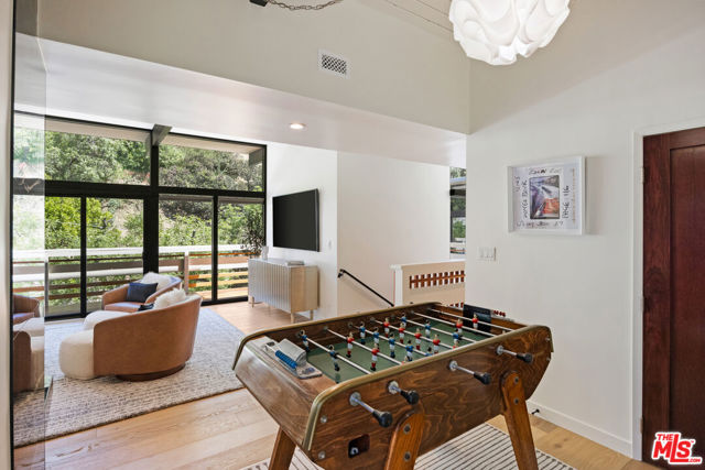 3905 Pacheco Drive, Sherman Oaks CA: https://media.crmls.org/mediaz/8e282212-a854-4625-8a79-d3baf6152f74.jpg