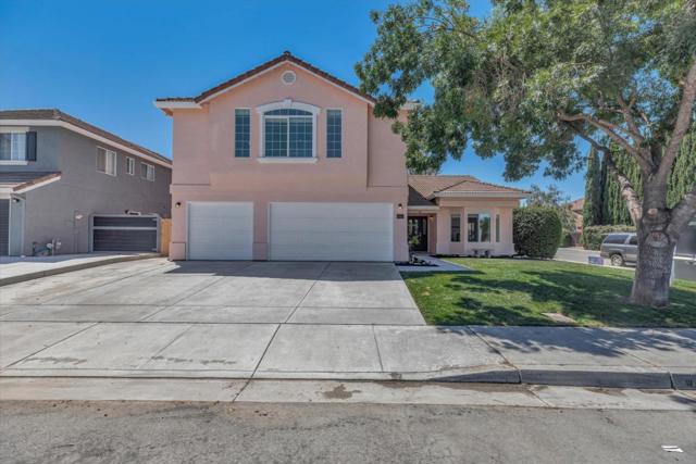 2161 Teakwood Court, Hollister CA: https://media.crmls.org/mediaz/8e287259-49fe-4794-9105-ce43bd9892b5.jpg