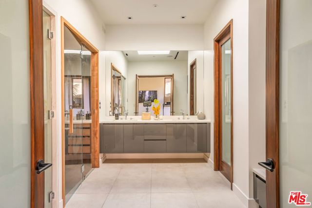 11809 Ellice Street, Malibu CA: https://media.crmls.org/mediaz/8e289572-65d9-44bc-8e07-22198c533638.jpg
