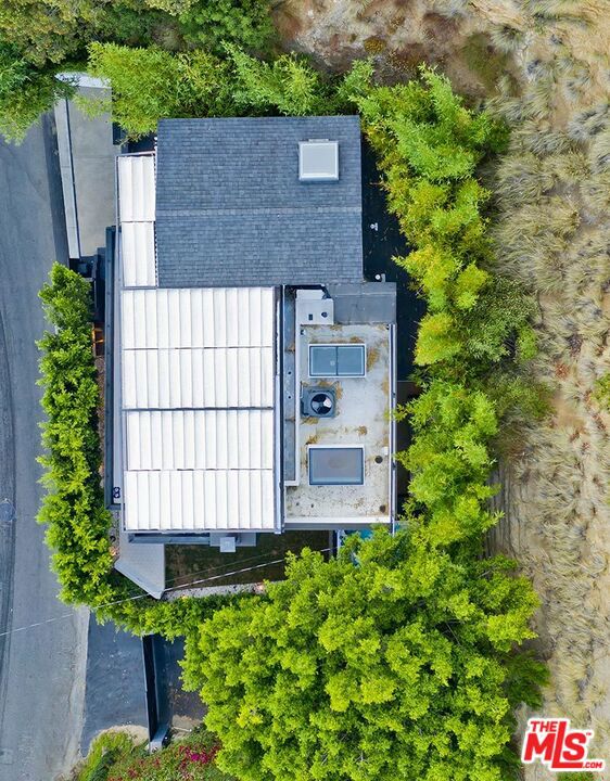 2164 Sunset Plaza Drive, Los Angeles CA: https://media.crmls.org/mediaz/8e2898eb-b2ff-4433-95a6-e28e91f4c98d.jpg