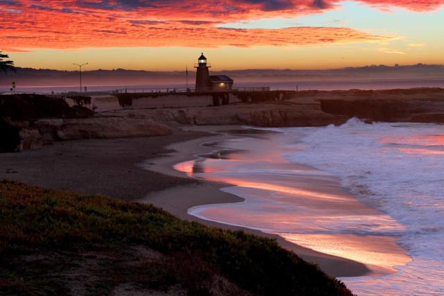 515 Chestnut Street, Santa Cruz CA: https://media.crmls.org/mediaz/8e28b320-e51c-4d7a-acdc-9dbb87017075.jpg