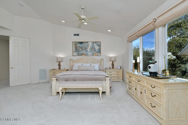 31775 Oak Ranch Court, Westlake Village CA: https://media.crmls.org/mediaz/8e28c4e4-3f13-4c8b-8b57-9eedf365dc07.jpg