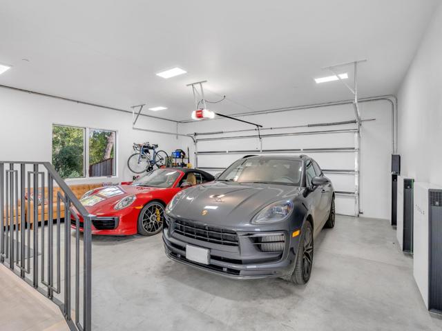 60 Glengarry Way, Hillsborough CA: https://media.crmls.org/mediaz/8e29145d-721d-408e-9b3f-db9f854c5f8f.jpg