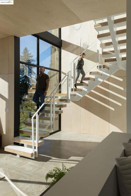 1136 Keith Ave, Berkeley CA: https://media.crmls.org/mediaz/8e29d7b0-be53-463d-a5f8-c5053ee6a5f6.jpg