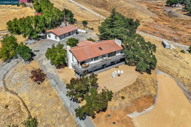 5505 Old School Rd, Pleasanton CA: https://media.crmls.org/mediaz/8e2a1cd6-d18b-4736-ba01-9058e0e852ff.jpg