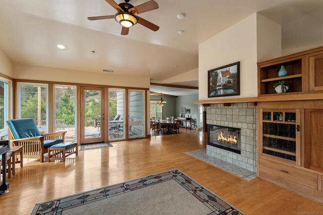 6132 Rainbow Heights Rd, Fallbrook CA: https://media.crmls.org/mediaz/8e2a375e-27c5-4112-8e61-de5a71839232.jpg