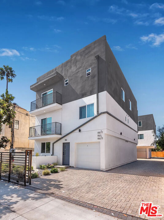 Multifamily at 1151 S Ardmore Avenue