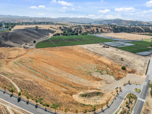 4821 Southside Road, Hollister CA: https://media.crmls.org/mediaz/8e2ad9f0-d64f-4622-9597-78100dc55d21.jpg