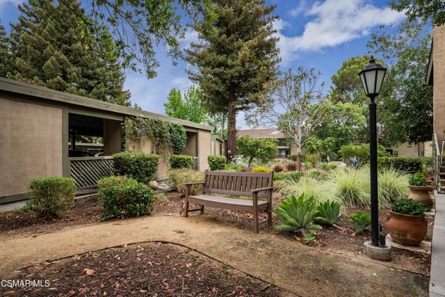 460 Arbor Lane Ct, Thousand Oaks CA: https://media.crmls.org/mediaz/8e2b2ffe-4074-42a5-bfb9-d8c9e9641138.jpg