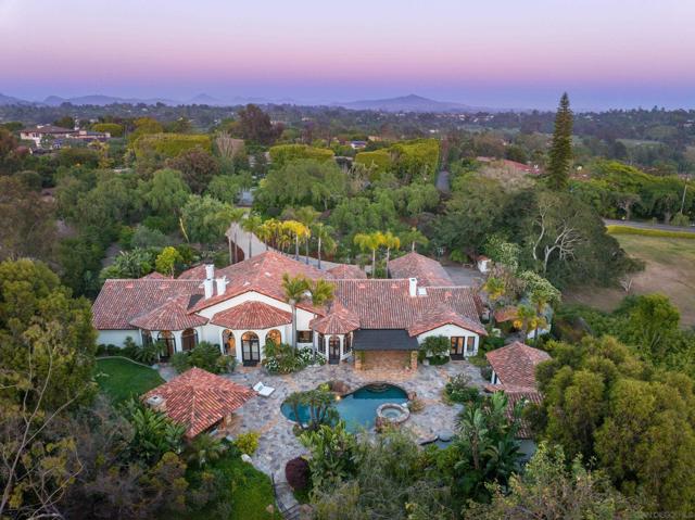 17550 Via De Fortuna, Rancho Santa Fe CA: https://media.crmls.org/mediaz/8e2b8032-11d5-42ce-b03f-add02dbe287e.jpg