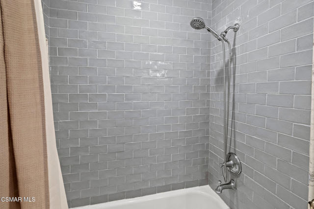 4570 N Vistapark Drive, Moorpark CA: https://media.crmls.org/mediaz/8e2bc820-a21d-416c-8d21-3d0b50b0dc99.jpg
