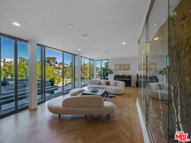 2746 Rinconia Drive, Los Angeles CA: https://media.crmls.org/mediaz/8e2bf67c-7b5f-4077-9e02-4f154f3ddf0e.jpg