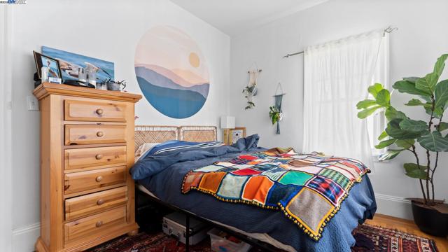 1621 E 38Th St, Oakland CA: https://media.crmls.org/mediaz/8e2c19d6-0106-4aba-82f4-a95cadd9afb5.jpg