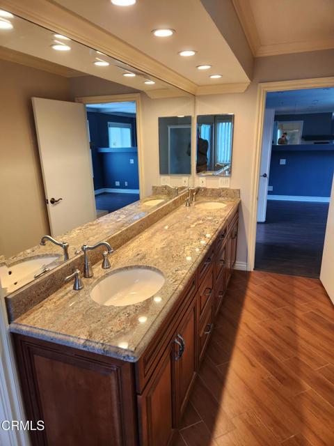 13644 Deering Lane, Moorpark CA: https://media.crmls.org/mediaz/8e2c33dc-645a-4e90-a279-7adafda27ab8.jpg
