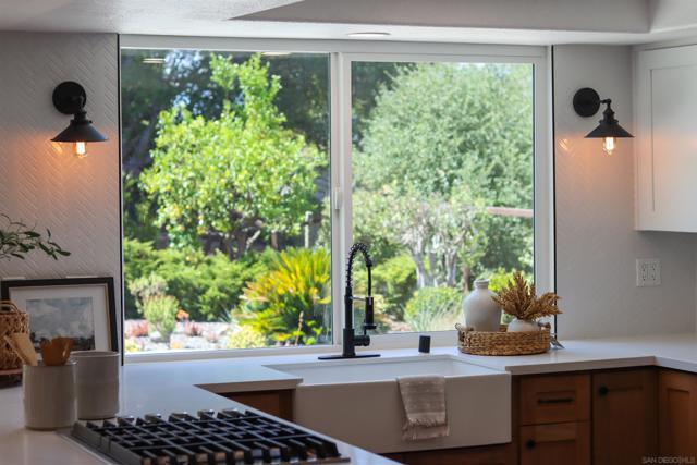 3302 Vista Rocosa, Escondido CA: https://media.crmls.org/mediaz/8e2ca7d4-5135-4345-ad44-826d1761abfc.jpg