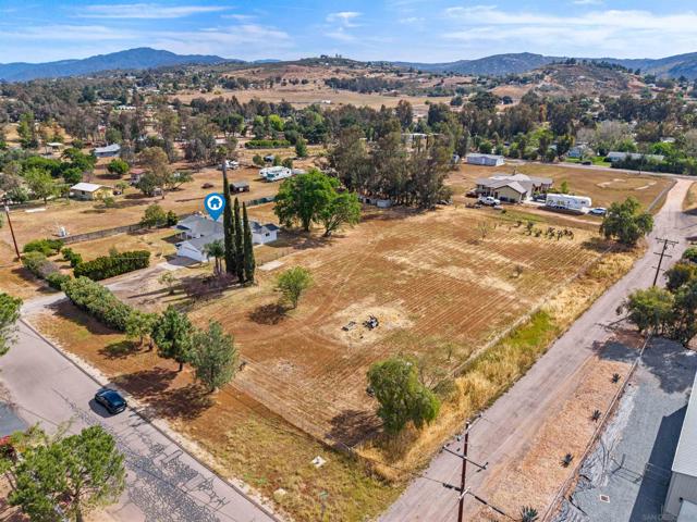 1621 Lilac, Ramona CA: https://media.crmls.org/mediaz/8e2d2212-fc23-488c-af52-ac19ed0bca08.jpg
