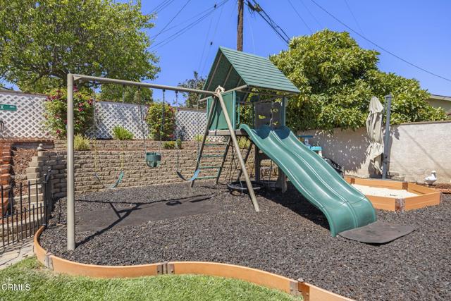 122 Taft Avenue, Ventura CA: https://media.crmls.org/mediaz/8e2db535-0b89-43a7-a1d6-5dc3f1db645a.jpg