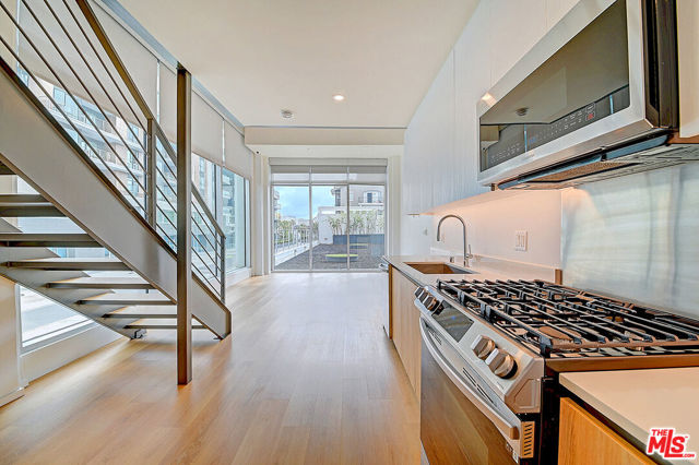 200 W Ocean Boulevard, Long Beach CA: https://media.crmls.org/mediaz/8e2dc20f-f8a3-4493-a6b1-ca9bd5c57b67.jpg