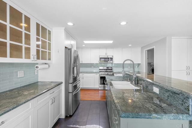 Detail Gallery Image 10 of 61 For 4169 Rhodes Way, Oceanside,  CA 92056 - 2 Beds | 2/1 Baths