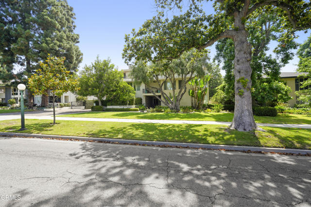 630 S Orange Grove Boulevard, Pasadena CA: https://media.crmls.org/mediaz/8e2e7267-771e-4afb-b761-3bd3ef18d3e7.jpg