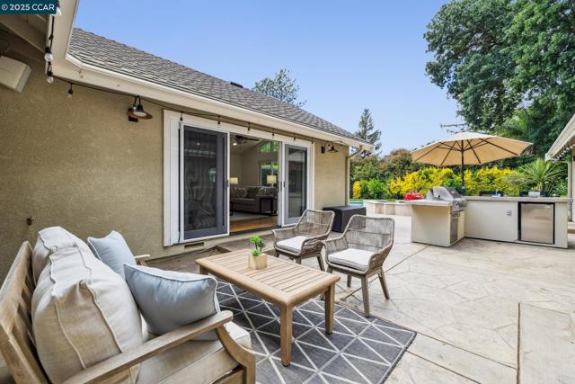 1450 Finley Ln, Alamo CA: https://media.crmls.org/mediaz/8e2fee9a-6fbf-4f10-ab73-648f517eaec1.jpg