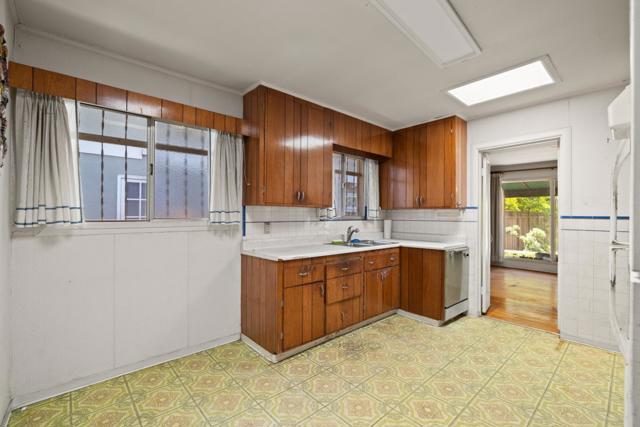 153 Occidental Avenue, Burlingame CA: https://media.crmls.org/mediaz/8e302e53-276c-4d18-b226-aeccd1bbe084.jpg