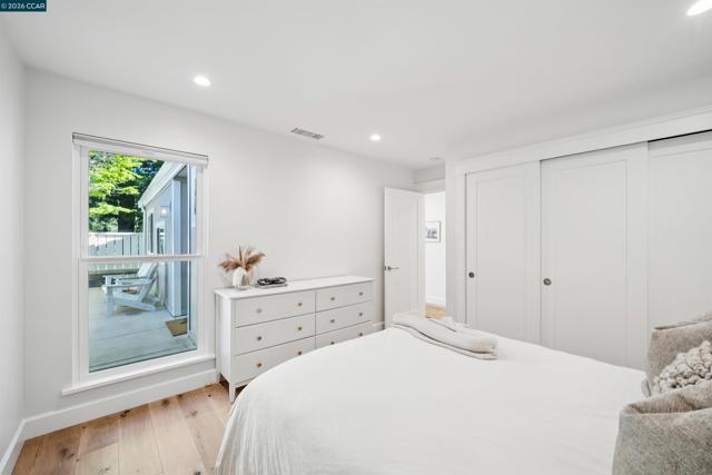 31 Ascot Place, Moraga CA: https://media.crmls.org/mediaz/8e30fcf3-c217-461b-aacc-e883b2e48157.jpg