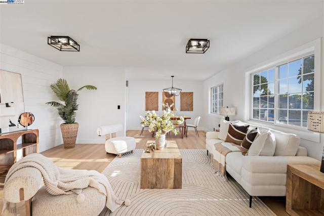 2656 Hilton St, Union City CA: https://media.crmls.org/mediaz/8e312c91-5576-472d-b55b-61a7214f5546.jpg