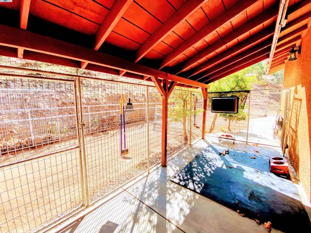 31733 Lake Meadow Rd, Acton CA: https://media.crmls.org/mediaz/8e31805a-ce28-4813-8c62-2631f1a135c9.jpg