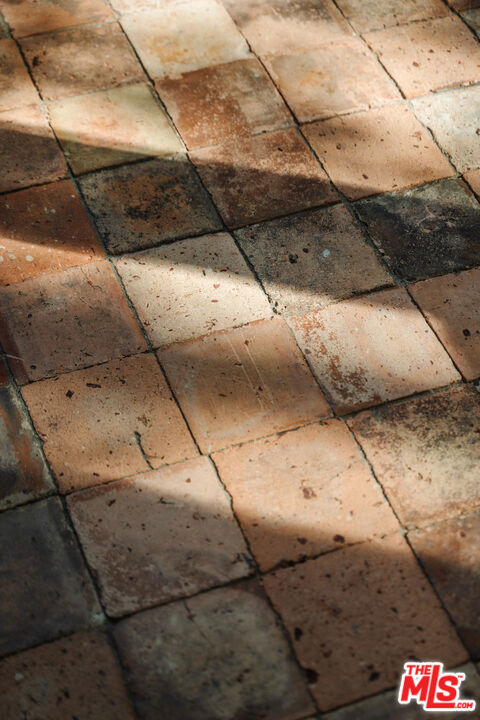 https://media.crmls.org/mediaz/8e31f406-30ff-40c0-9387-76f9641da051.jpg?preset=X-Large