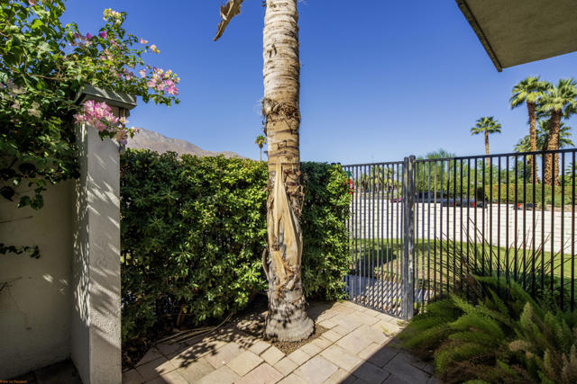 1000 Saint Thomas Circle, Palm Springs, CA 92264