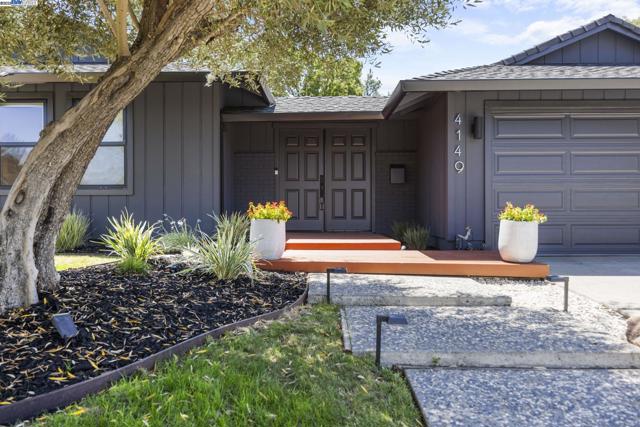 4149 Moselle Ct, Pleasanton CA: https://media.crmls.org/mediaz/8e325843-5b6f-4331-9dd3-b8f8cd3fdbe0.jpg