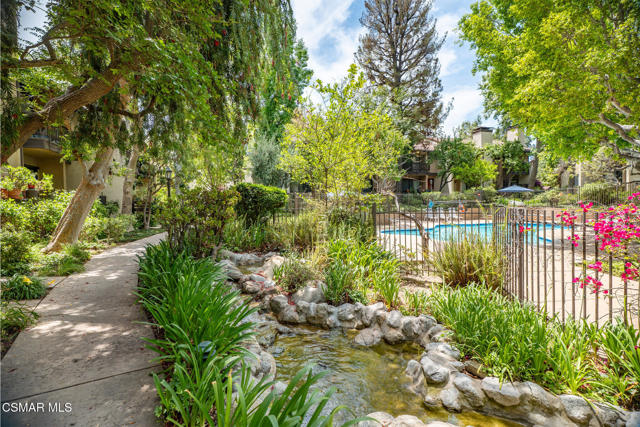 21901 Burbank Boulevard, Woodland Hills CA: https://media.crmls.org/mediaz/8e338391-3302-4788-89c8-0751d504ef52.jpg
