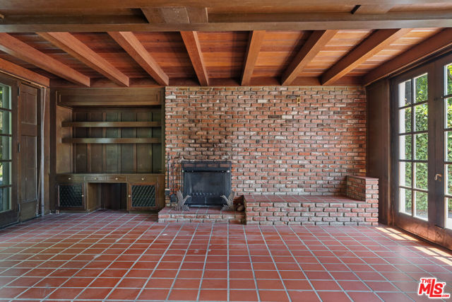 808 Woodacres Road, Santa Monica CA: https://media.crmls.org/mediaz/8e347cbc-e1d2-4409-a78f-07a389414f14.jpg