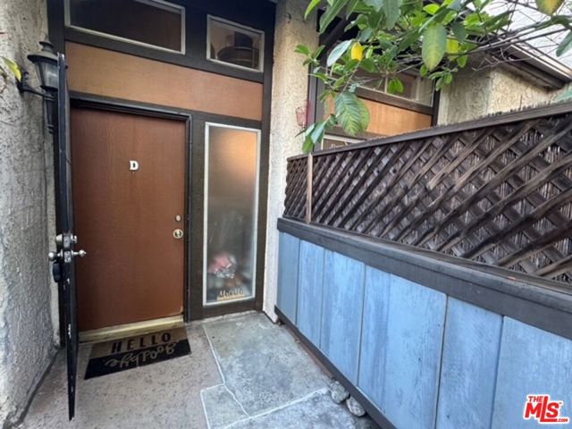13609 Valerio Street, Van Nuys CA: https://media.crmls.org/mediaz/8e353a95-3657-4125-be60-b9aacbb84b33.jpg